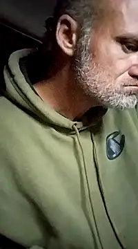 Snapshot of FloppyPickle4u chatting on February 10, 2025, 4:30 am FloppyPickle4u online show from February 10, 2025, 4:30 am