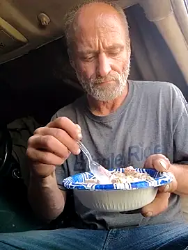 Snapshot of FloppyPickle4u chatting on February 16, 2025, 7:05 pm FloppyPickle4u online show from February 16, 2025, 7:05 pm