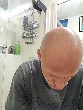 Snapshot of FloppyPickle4u chatting on February 25, 2025, 6:09 pm FloppyPickle4u online show from February 25, 2025, 6:09 pm