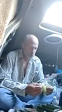 Snapshot of FloppyPickle4u chatting on March 12, 2025, 10:39 pm FloppyPickle4u online show from March 12, 2025, 10:39 pm