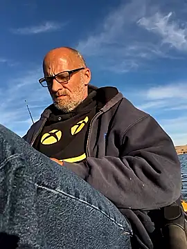 Snapshot of FloppyPickle4u chatting on January 18, 2026, 4:22 pm FloppyPickle4u online show from January 18, 2026, 4:22 pm