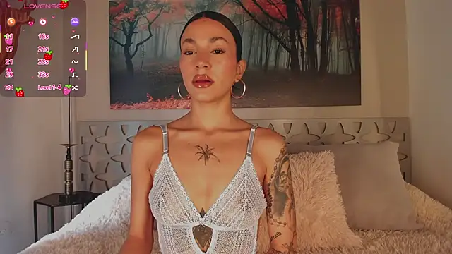 LunaRuso online show from February 1, 2026, 5:44 pm