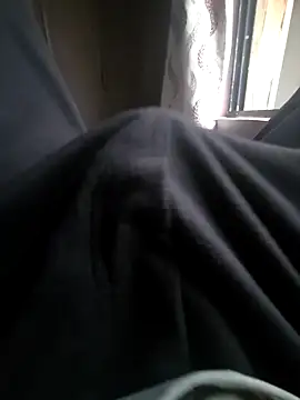 Snapshot of Yours1311 chatting on October 30, 2025, 12:06 pm Yours1311 online show from October 30, 2025, 12:06 pm