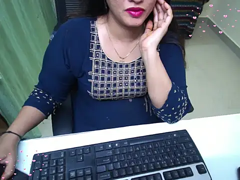 Arushisingh8888 online show from October 6, 2025, 12:57 pm