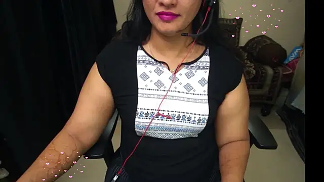 Arushisingh8888 online show from June 7, 2026, 2:32 pm