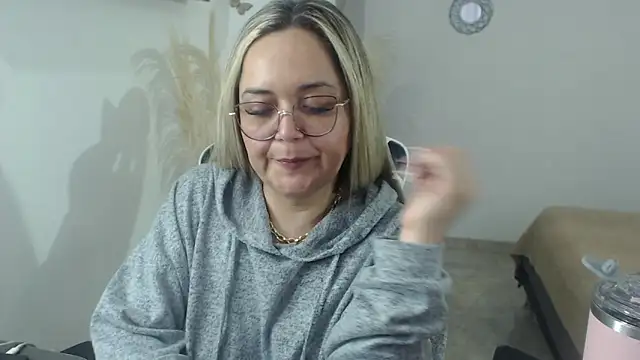 Snapshot of samy_vsn chatting on April 16, 2026, 9:39 pm samy vsn online show from April 16, 2026, 9:39 pm