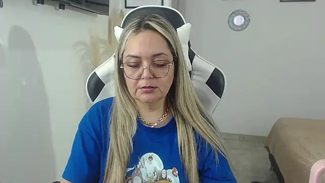Snapshot of samy_vsn chatting on April 17, 2026, 7:39 pm samy vsn online show from April 17, 2026, 7:39 pm