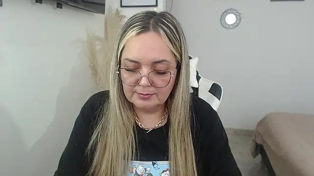 Snapshot of samy_vsn chatting on April 18, 2026, 6:34 pm samy vsn online show from April 18, 2026, 6:34 pm