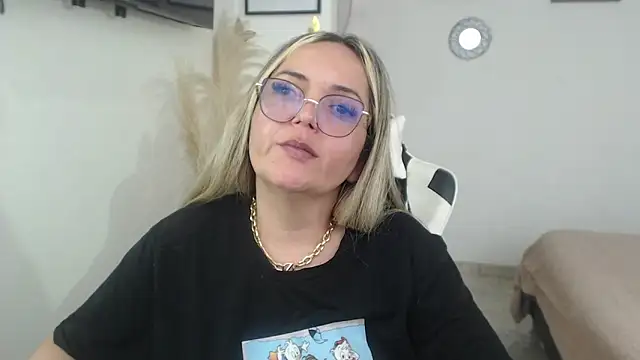 Snapshot of samy_vsn chatting on April 18, 2026, 7:58 pm samy vsn online show from April 18, 2026, 7:58 pm