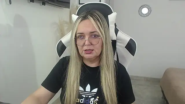 Snapshot of samy_vsn chatting on April 23, 2026, 4:53 pm samy vsn online show from April 23, 2026, 4:53 pm