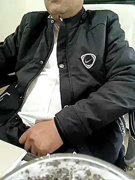 Snapshot of Hot-man39 chatting on February 5, 2025, 12:06 pm Hot-man39 online show from February 5, 2025, 12:06 pm