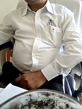 Snapshot of Hot-man39 chatting on February 6, 2025, 5:25 am Hot-man39 online show from February 6, 2025, 5:25 am