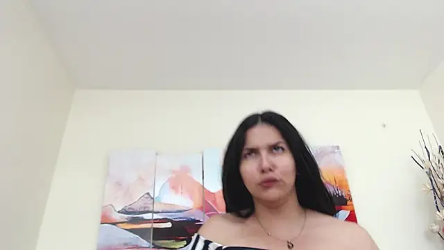 Snapshot of KatrinaRolan chatting on February 24, 2025, 9:41 pm KatrinaRolan online show from February 24, 2025, 9:41 pm