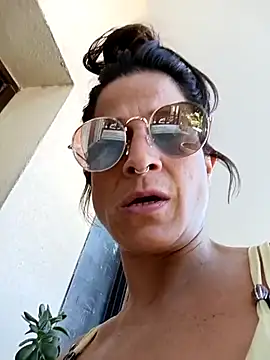 frenchsodomielover86 online show from April 23, 2026, 1:13 pm