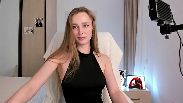 Snapshot of CharlotteWells chatting on November 10, 2025, 2:05 pm CharlotteWells online show from November 10, 2025, 2:05 pm