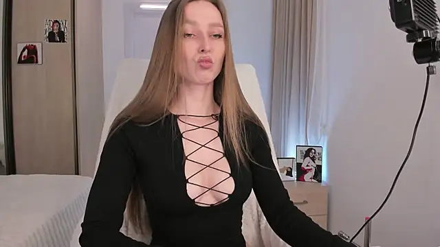 CharlotteWells online show from December 20, 2025, 5:53 pm