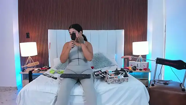 Snapshot of Liana_Asaff chatting on January 13, 2025, 7:21 pm Liana Asaff online show from January 13, 2025, 7:21 pm