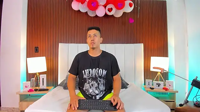 Snapshot of Liana_Asaff chatting on February 23, 2025, 1:21 pm Liana Asaff online show from February 23, 2025, 1:21 pm