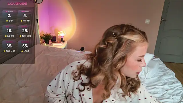 KristinaMoon online show from May 26, 2026, 9:49 am