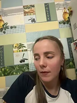 Snapshot of AlisaKissss chatting on April 14, 2026, 7:42 pm AlisaKissss online show from April 14, 2026, 7:42 pm