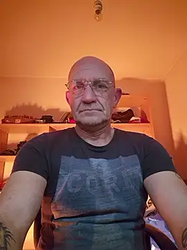 Snapshot of papasuchtpussy chatting on January 10, 2026, 8:32 pm papasuchtpussy online show from January 10, 2026, 8:32 pm