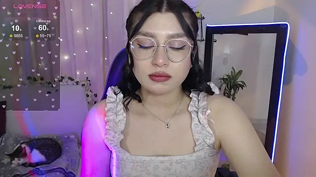 Snapshot of mily_thomson_b_ chatting on November 2, 2025, 6:43 pm mily thomson b online show from November 2, 2025, 6:43 pm