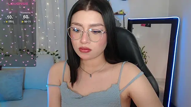 Snapshot of mily_thomson_b_ chatting on November 10, 2025, 7:13 pm mily thomson b online show from November 10, 2025, 7:13 pm