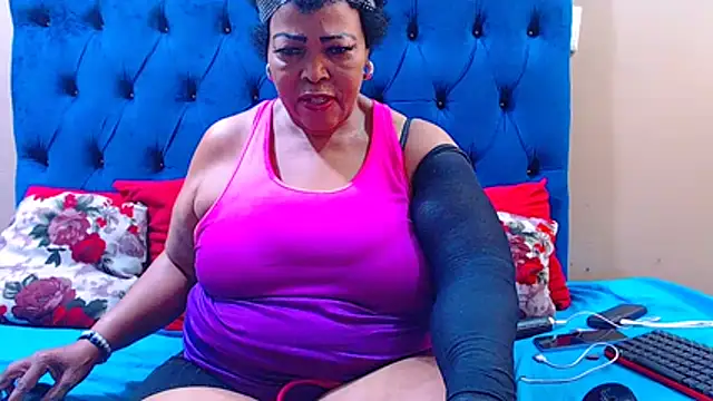 ebonycandy10 online show from April 7, 2026, 7:42 am
