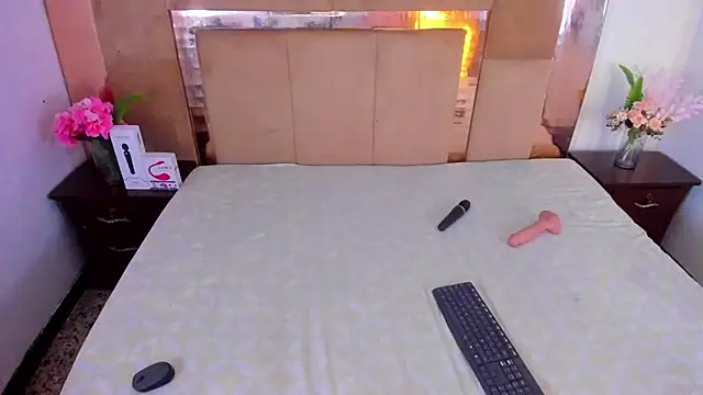 Snapshot of LizBrook chatting on October 22, 2025, 7:13 pm LizBrook online show from October 22, 2025, 7:13 pm