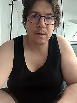 Snapshot of owned_by_goddess_laurie chatting on May 14, 2026, 5:58 am owned by goddess laurie online show from May 14, 2026, 5:58 am