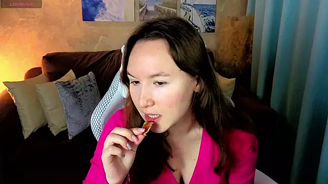 Little doll meow online show from December 20, 2025, 2:40 am