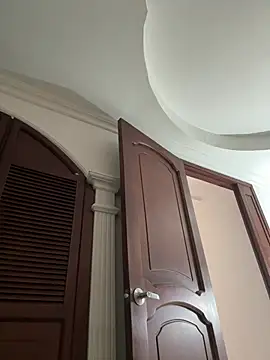 Snapshot of emiss_ chatting on February 16, 2025, 3:27 pm emiss online show from February 16, 2025, 3:27 pm