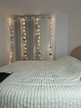 streetdoll online show from November 16, 2025, 8:31 am