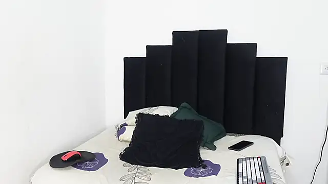 Snapshot of khloe_kaczka_ chatting on February 19, 2025, 8:10 pm khloe kaczka online show from February 19, 2025, 8:10 pm