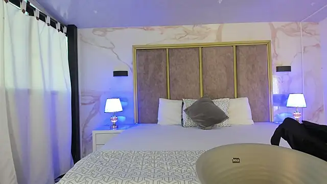 PaulinaDuarte online show from November 15, 2025, 12:02 pm