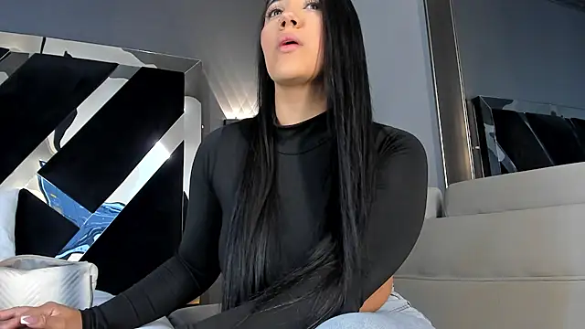 PaulinaDuarte online show from May 28, 2026, 11:40 am