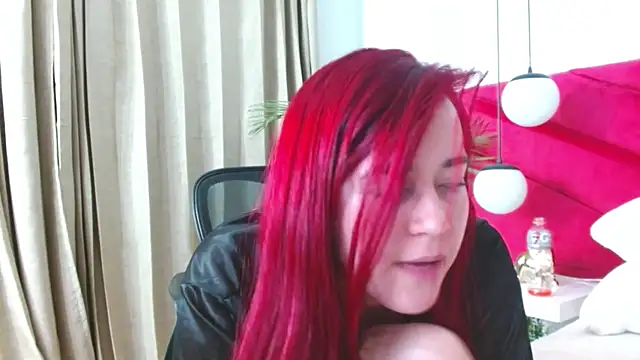 Snapshot of Sophie_ponce chatting on June 3, 2026, 2:33 pm Sophie ponce online show from June 3, 2026, 2:33 pm