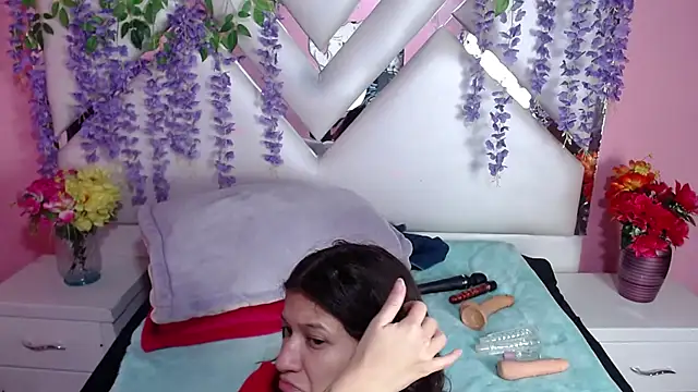 Snapshot of Perla_Skinnyy chatting on December 20, 2024, 3:14 am Perla Skinnyy online show from December 20, 2024, 3:14 am