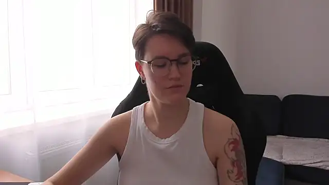 JessieFlower online show from April 5, 2026, 8:00 am