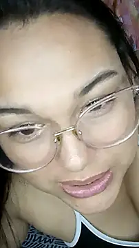 Amira Hadi online show from October 8, 2025, 3:09 pm