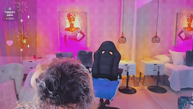 Shantall   online show from November 10, 2025, 10:58 am