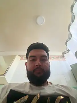 bigdickgio6923 online show from April 16, 2026, 10:45 pm