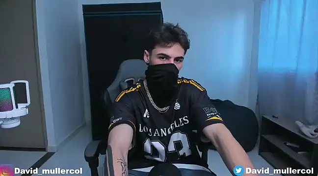 Snapshot of David_Brown18 chatting on December 6, 2024, 9:13 pm David Brown18 online show from December 6, 2024, 9:13 pm