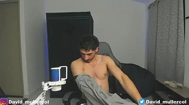 Snapshot of David_Brown18 chatting on December 11, 2024, 3:02 am David Brown18 online show from December 11, 2024, 3:02 am