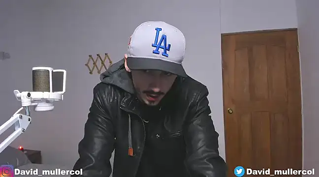 Snapshot of David_Brown18 chatting on December 21, 2024, 12:53 am David Brown18 online show from December 21, 2024, 12:53 am