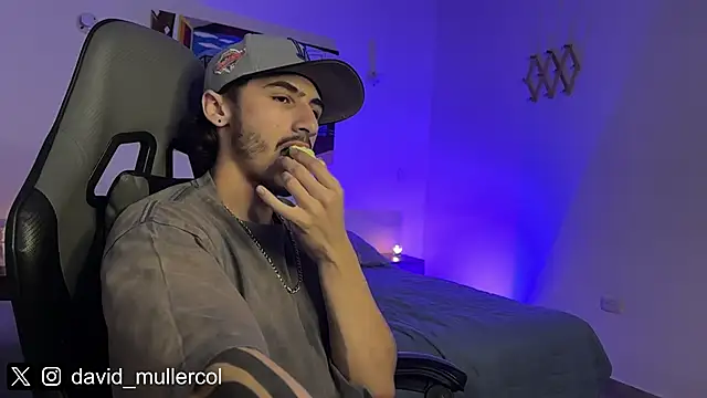 Snapshot of David_Brown18 chatting on March 18, 2025, 2:04 am David Brown18 online show from March 18, 2025, 2:04 am