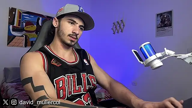 Snapshot of David_Brown18 chatting on March 22, 2025, 2:16 am David Brown18 online show from March 22, 2025, 2:16 am