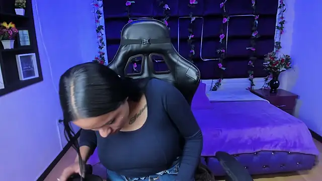 sweelanna   online show from March 11, 2025, 7:26 am