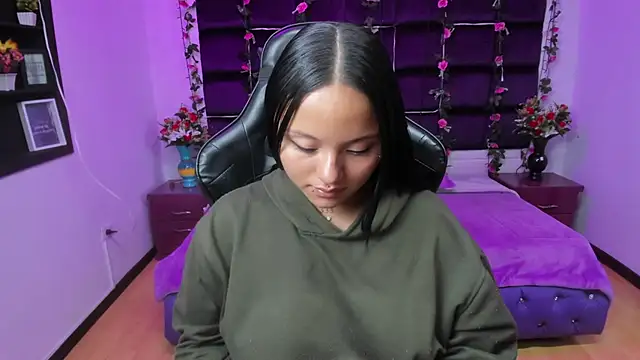 sweelanna   online show from March 15, 2025, 6:14 am