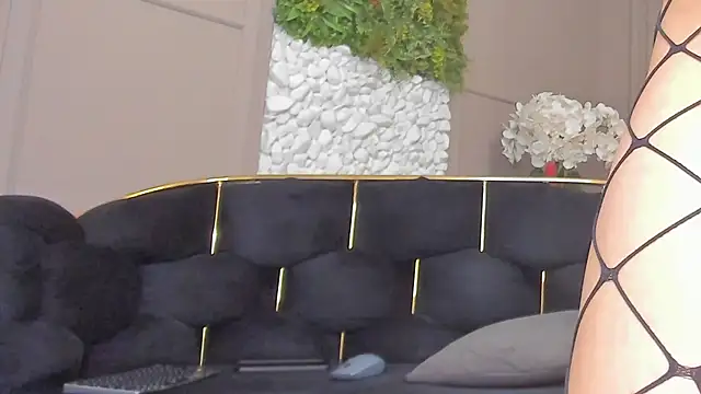 Deliciouslips online show from February 26, 2026, 4:39 pm